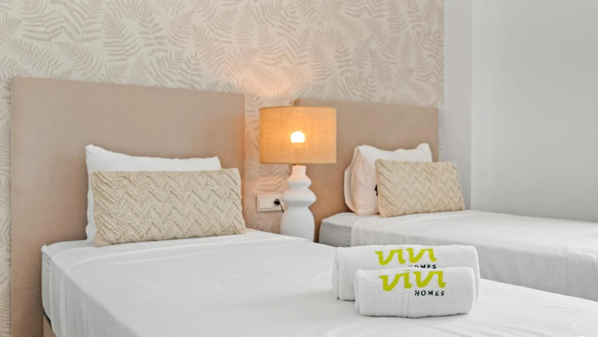 Vivi Homes - Marisol Pool, Sauna, Gym, Spa & Beach El Faro 0*,  Spain